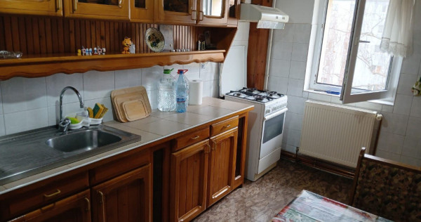 Apartament 3 camere zona TRACTORUL