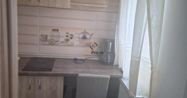 Garsoniera cu balcon etaj 1 zona Buziasului