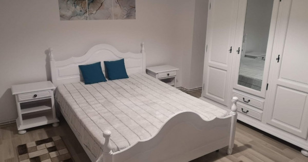 Vanzare apartament 3 camere, 84mp, Zona centrala, poli 2