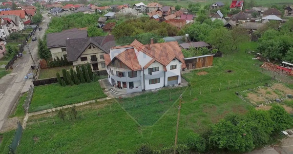 Casa cu 6 camere de vanzare, zona Centrala, Huedin