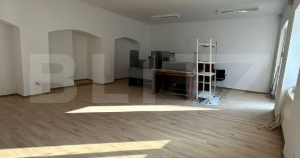 BLITZ oferă spre &icirc;nchiriere 3 camere &icirc;n cadrul unui spaț