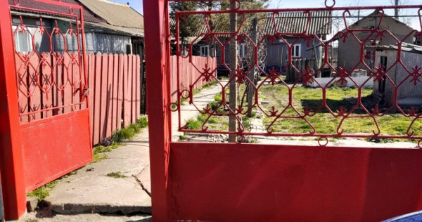 Casa bătr&acirc;nesc de v&acirc;nzare