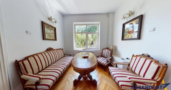 Casa saseasca autentica,1.100 mp teren, pomi fructiferi si p