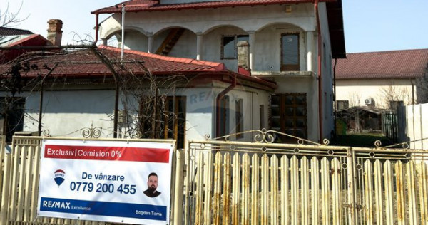 Casă / Vilă cu 8 camere de v&acirc;nzare &icirc;n zonă centrală...