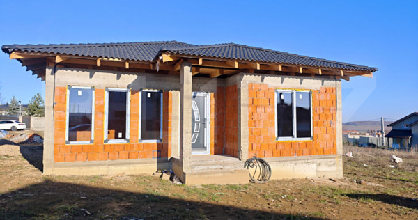 Casă modernă | 600 mp teren | Terasă acoperită | Paleu |