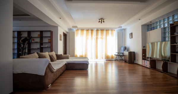 Casă P+1 de v&acirc;nzare &icirc;n Năvodari &ndash; 250 mp utili, teren