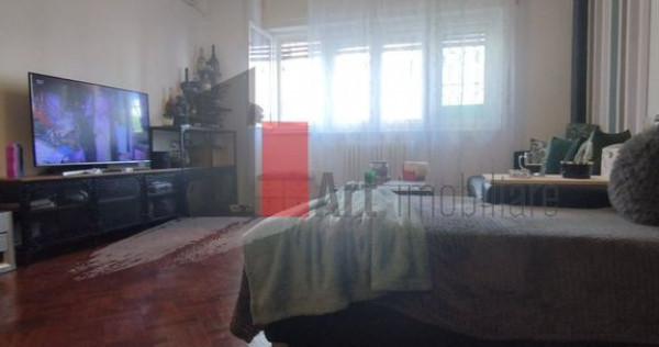 Apartament cu 3 camere de vanzare-Piata Victoriei