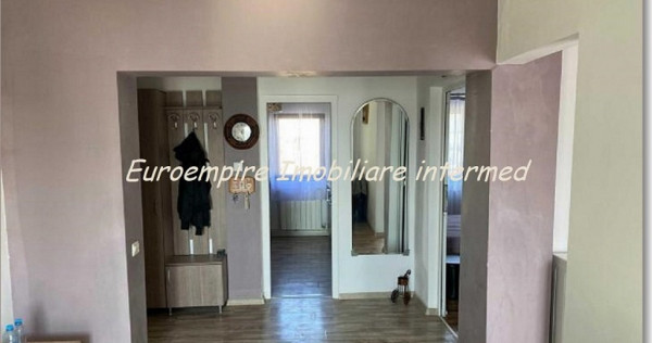Apartament 3 camere decomandate zona Inel 1