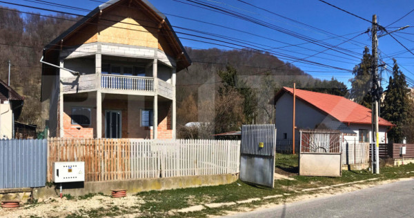 Casă (la rosu), Livadă și Pădure, Teren Generos și Plat