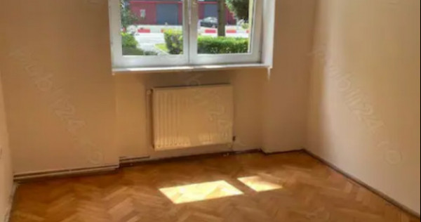 Apartament 3 camere, decomandat - zona Astra