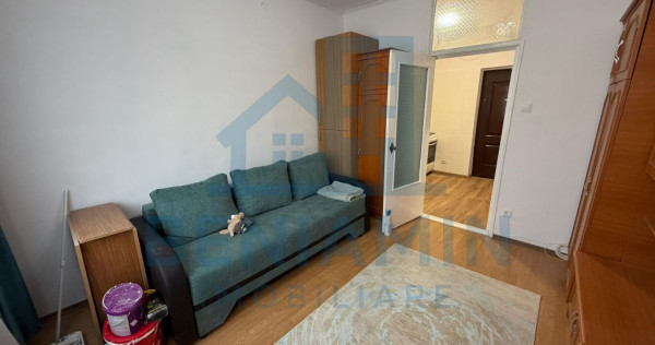 Garsoniera 21mp cartier Tractorul la etajul 2 cu baie si ...