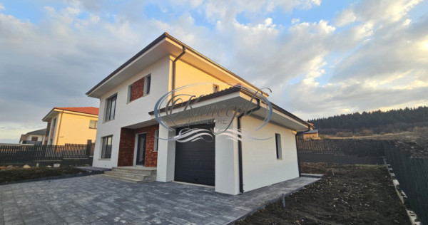 Casa spatioasa cu garaj in Chinteni