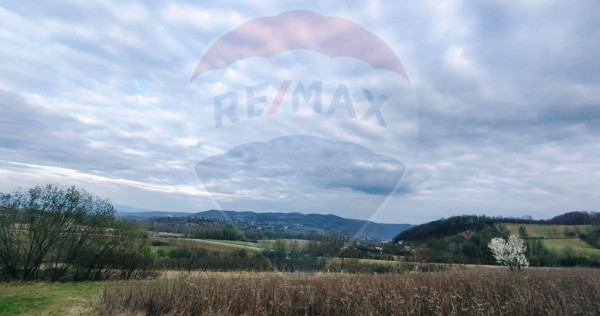 Teren cu panorama superba &icirc;n Berchezoaia + bonus rulota