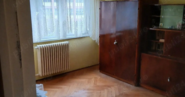 Garsoniera decomandata - zona Astra