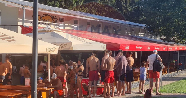 Terasa de vanzare pe strandul Neptun