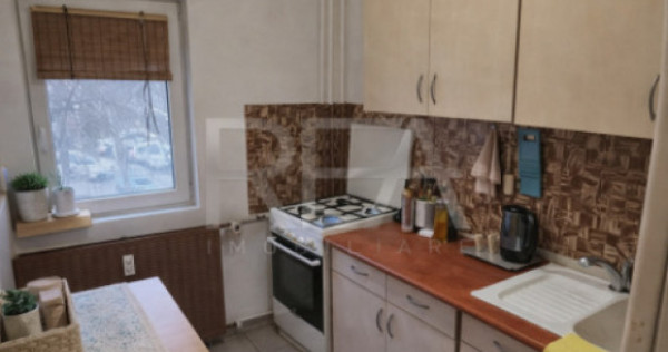 Garsonieră Decebal, et. 1, an 1990, metrou, 41 mp