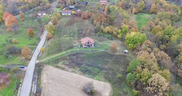 Casa noua de vanzare cu 6.400 mp teren in Copalnic Manastur