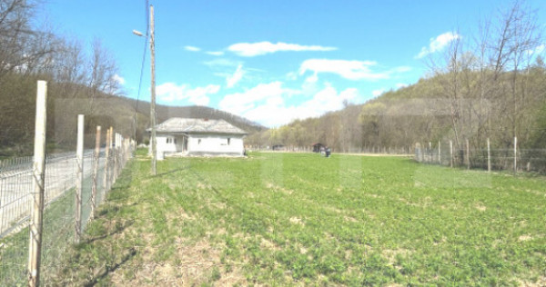 Casa de vanzare, 2 camere, 79 mp - Valea Garboului