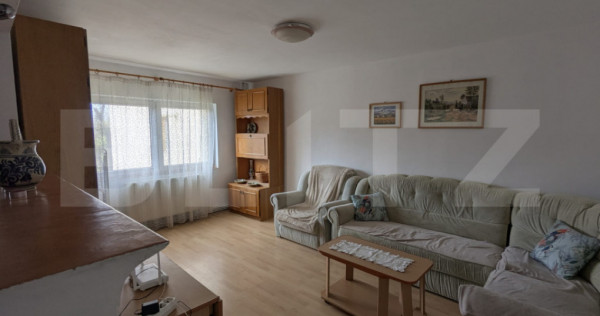 Apartament cu 4 camere, decomandate, 80 mp, balcon, garaj -