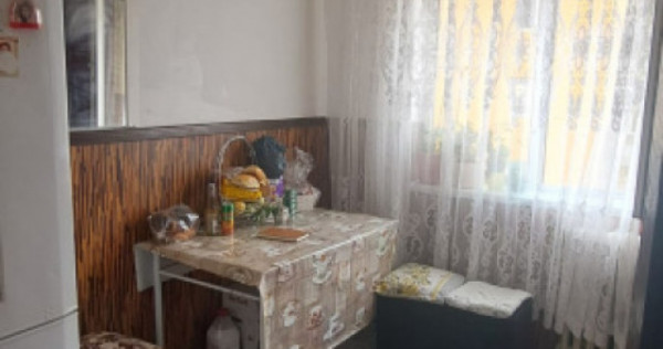 Apartament 3 camere, 38 mp, zona Piata Valea Rosie