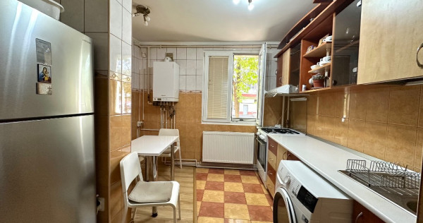 Apartament 3 camere, confort 1, semidecomandat, Berceni