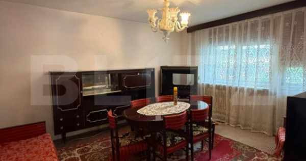 Apartament cu 3 camere, etajul 1, decomanat