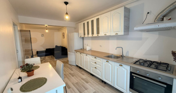 Apartament 2 camere, etaj intermediar, la cheie, garaj, zona