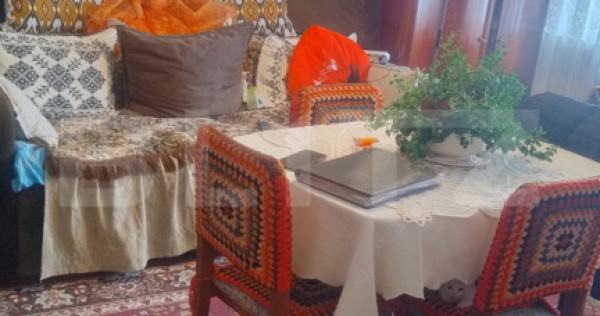 Apartament cu 2 camere, decomandat de v&acirc;nzare &ndash; Zona UM