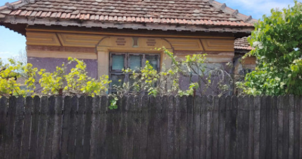 Casă de v&acirc;nzare &icirc;n comuna Caraula &ndash; 65 mp, teren genero