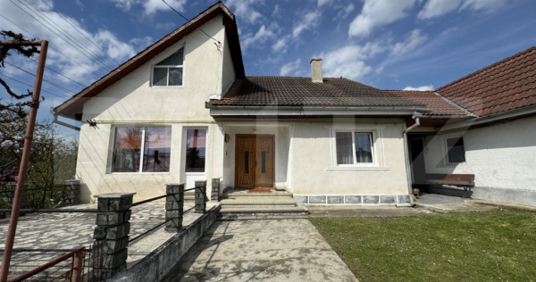 Casă de v&acirc;nzare, &icirc;n Sigmir și 10 ari de teren
