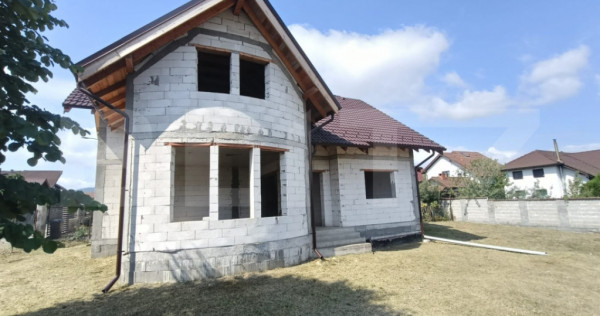 Casă la roșu 182 mp utili &ndash; 4 dormitoare + teren 438 mp,