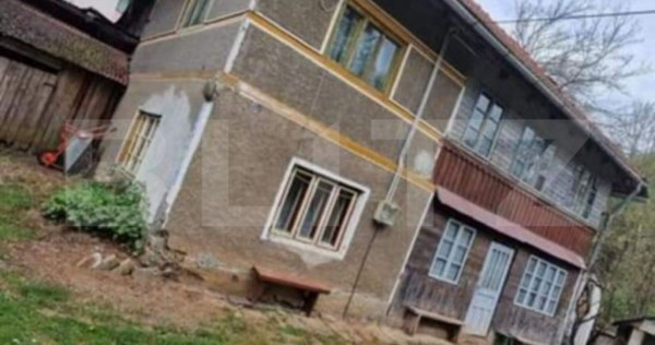 Casă cu 3 camere, ideală pentru locuit sau casă de vacan?
