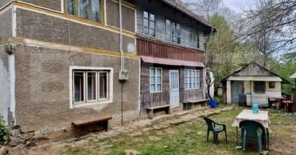 Casă cu 3 camere, ideală pentru locuit sau casă de vacan?