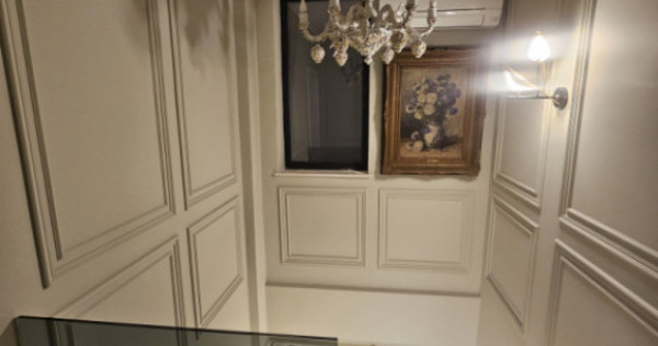 Apartament lux 3 camere decomandat pe 2 etaje,, zona Rezide