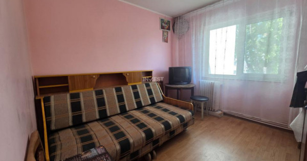 APARTAMENT 3 CAMERE-ETAJ INTERMEDIAR-ZIMBRU