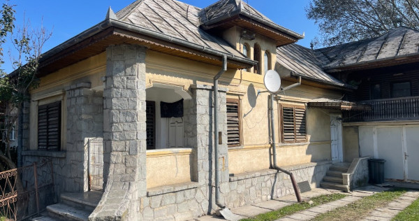Casa, curte spatioasa si teren de vanzare - sat Motaieni, Dambovita