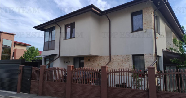 Casa deosebita P 1 cu 4 camere, foisor in curte si garaj, in