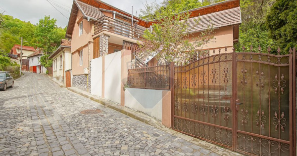 CASĂ INDIVIDUALĂ &Icirc;N SCHEI STRADA PIATRA MARE