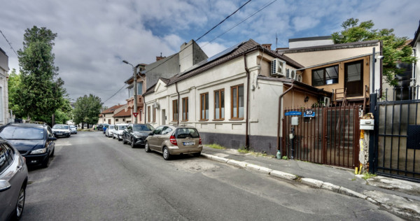 In Cartierul Evreiesc, casa 3 camere pivnita si mansarda ope