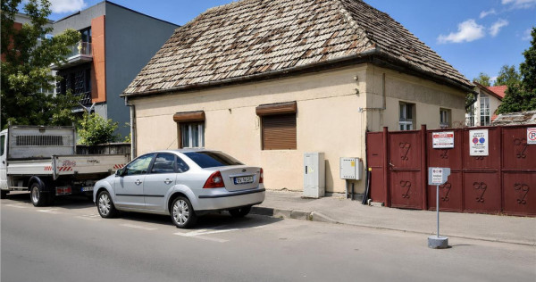 Casa individuala de renovat cu teren 483 mp in zona Traian