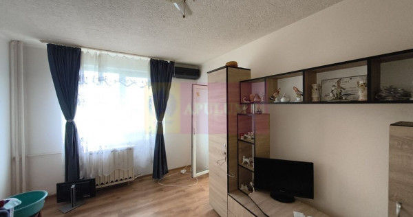 Apartament 3 camere construit 1986 Preț Foarte Bun Colen...