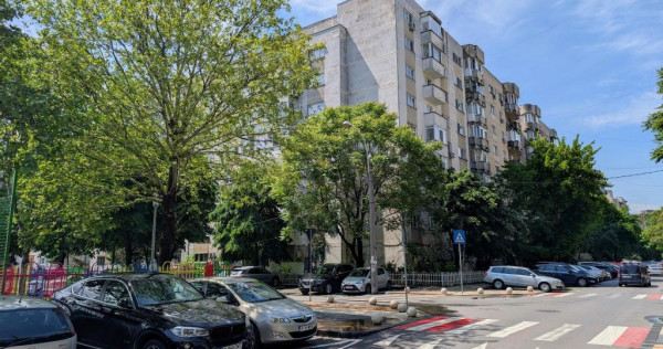 13 Septembrie - Parc, Decomandata, Bloc mixt 2001, 38 mp,...