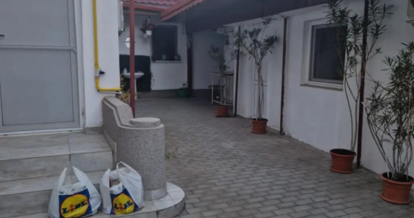 Casa spatiu comercial vis-a-vis de intrarea in Piata Centrala Craiova