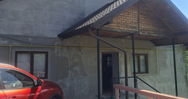 Casa de vanzare, 118 mp, zona Surani