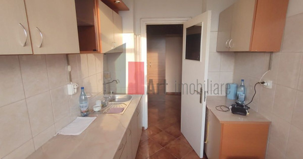 V&acirc;nzare apartament 3 camere cu centrală Bd. Obregia - F...
