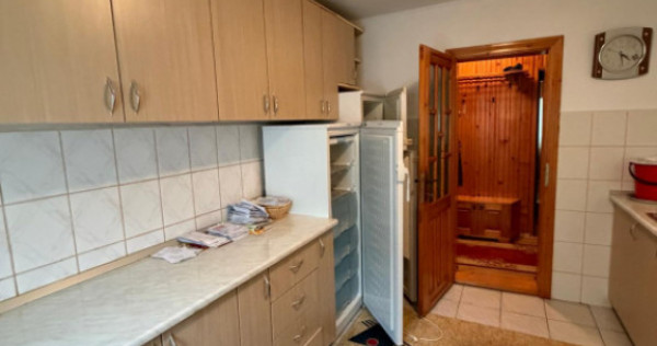 Apartament 3 camere, etaj intermediar, Radauti