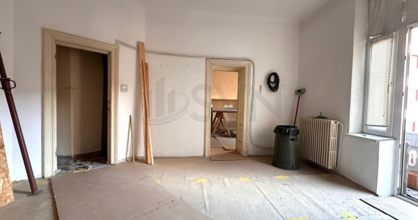 Apartament 5 camere de Universitate