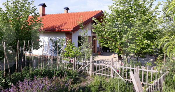 Casă individuală 109mp, teren 5550mp - Hudum