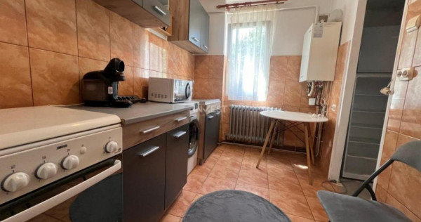 Apartament 2 camere-etaj intermediar-Tătărași