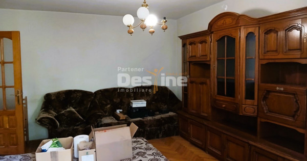 Apartament de vanzare zona centrala etaj 2/8 cu lift